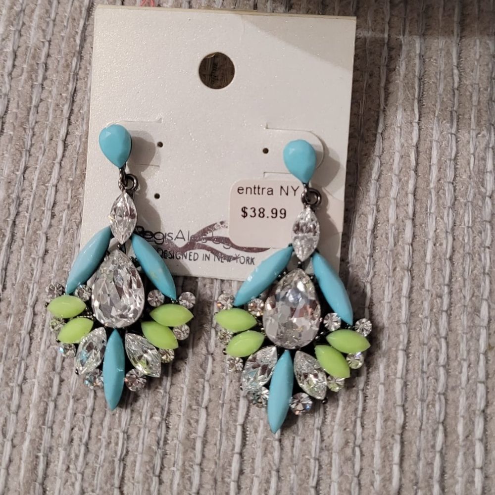 Designed in New York crystal ENTTRA Post at back I